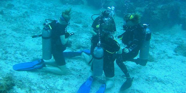 PADI open water diving course in mauritius (4)